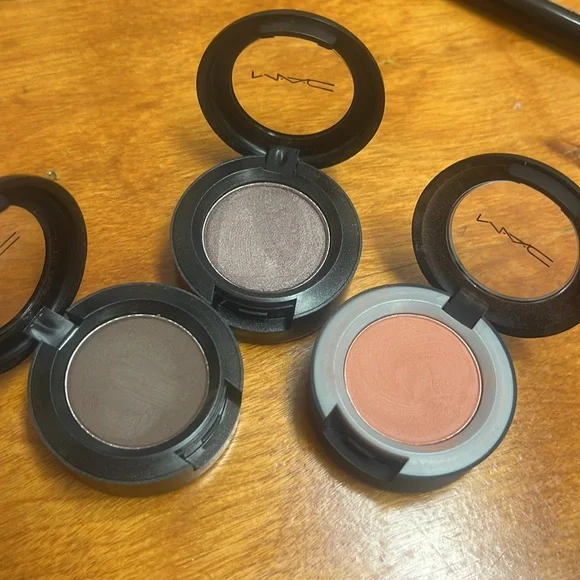 Mac eyeshadow - Picture 2 of 2